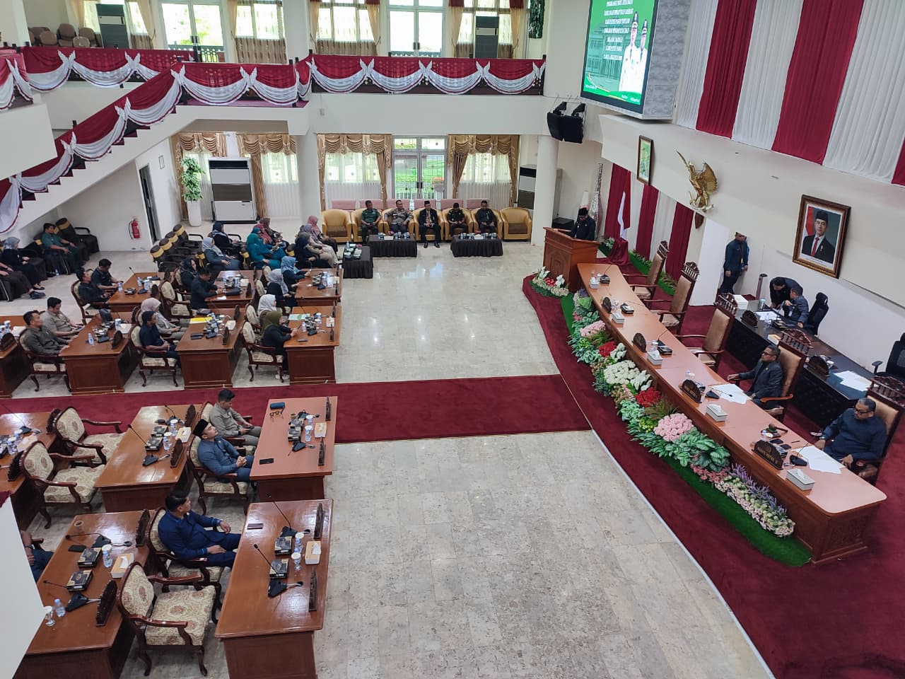 MASUK PEMBAHASAN: DPRD Paser menggelar rapat paripurna penyampaian nota keuangan raperda APBD 2026 dari Pemkab Paser, Selasa (28/10).