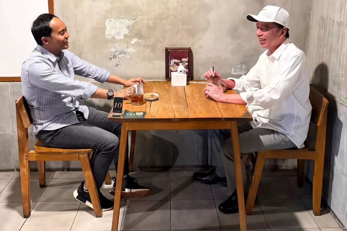 Menteri Kehutanan Raja Juli Antoni temui Presiden Ke-7 RI Joko Widodo (Jokowi) di Solo, Jawa Tengah.