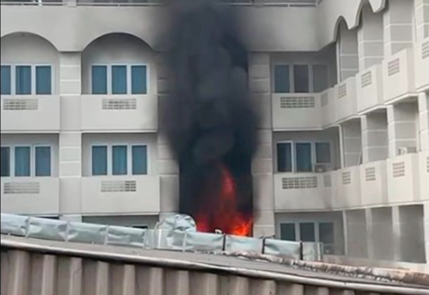 Tangkapan layar kebakaran di Hotel Bumi Senyiur Samarinda.