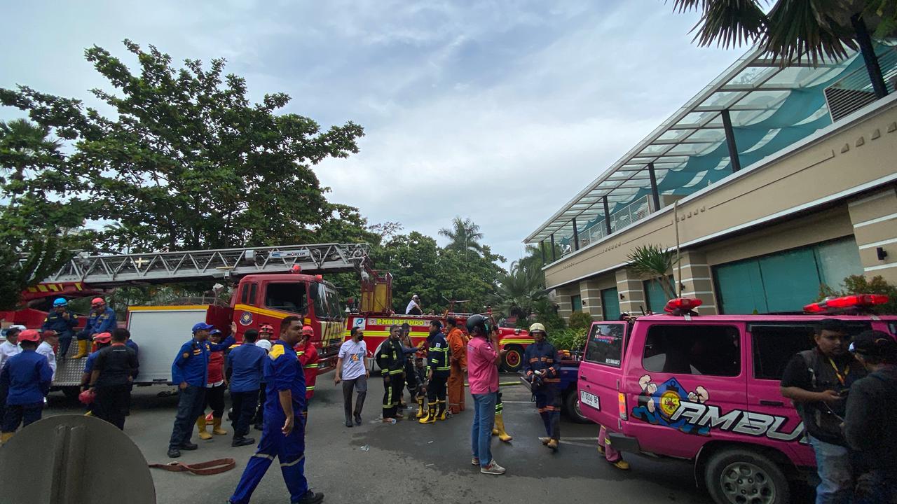 Kebakaran yang melanda Hotel Bumi Senyiur Samarinda Rabu (29/10) pagi menemukan fakta lain. Hidyrant tidak otomatis disertai sprinkler yang tidak aktif. (RAMA SIHOTANG/KALTIM POST)