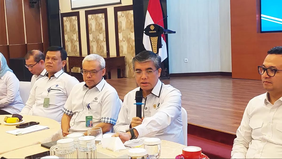 Menaker Yassierli dalam acara media briefing di Jakarta, Selasa (28/10)/(Dimas Choirul/Jawapos.com)