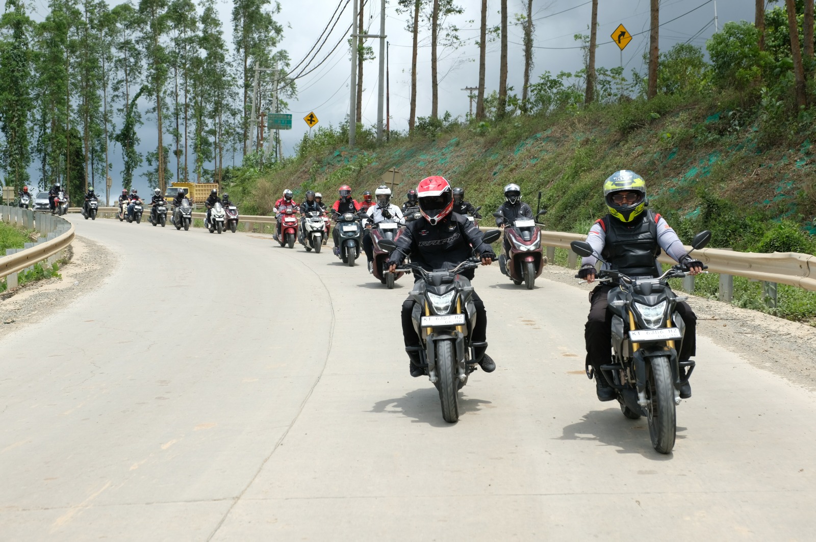 Astra Motor Kaltim 1 yang menggelar touring ke IKN dengan mengajak pengendara Honda ADV 160.