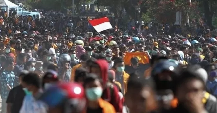 Potret Buruh dan Guru Peserta Demo di Monas.