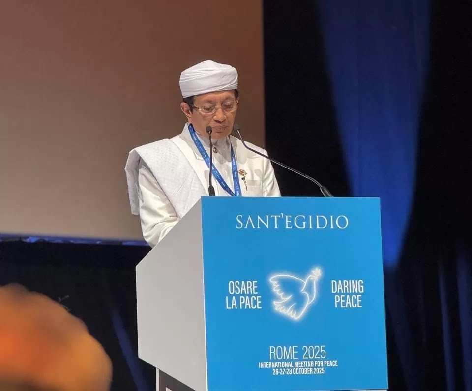 Menteri Agama Nasaruddin Umar saat memberikan sambutan di Vatikan. Menag juga ziarah ke makam sahabatnya, Paus Fransiskus.
