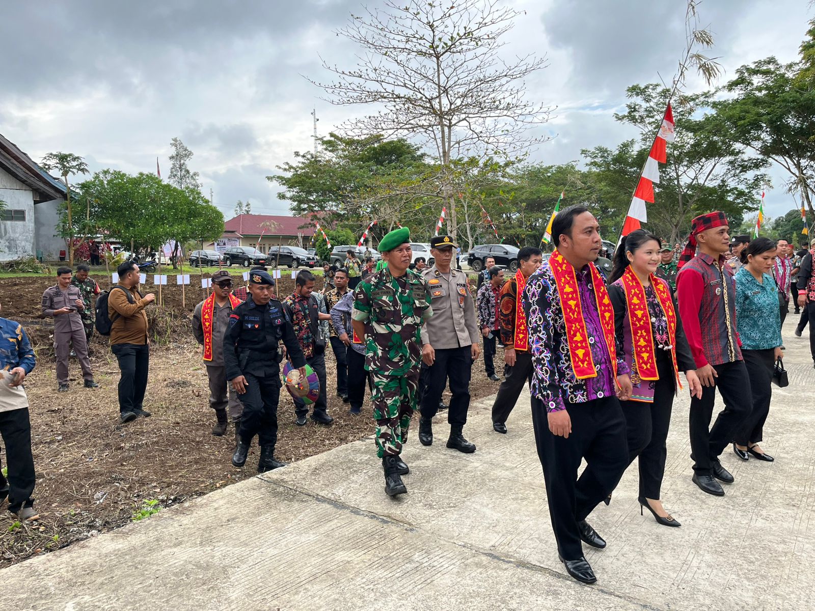 Bupati Kutai Barat Frederick Edwin menghadiri Pencanangan Bulan Bhakti Gotong Royong Masyarakat  di Sport Hall Linggang Bigung, Kamis (30/10). (IST)