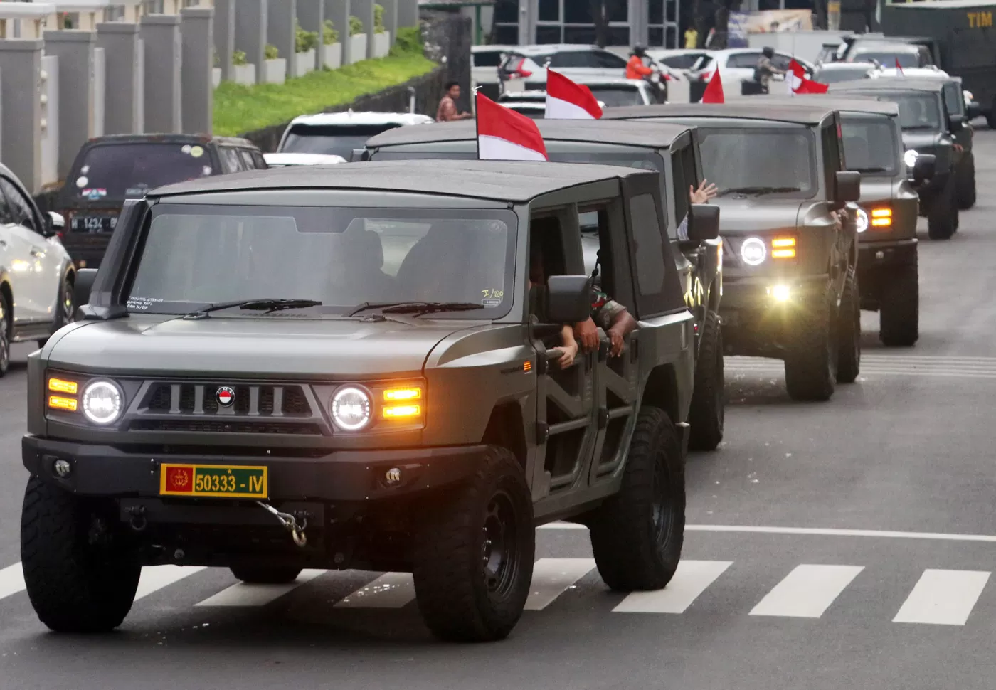 Ransus Jeep Maung MV3 Pindad melakukan konvoi dari Makodim 0733/Kota Semarang menuju Muladi Dome Universitas Diponegoro di Semarang, Jawa Tengah, Sabtu (8/3/2025).