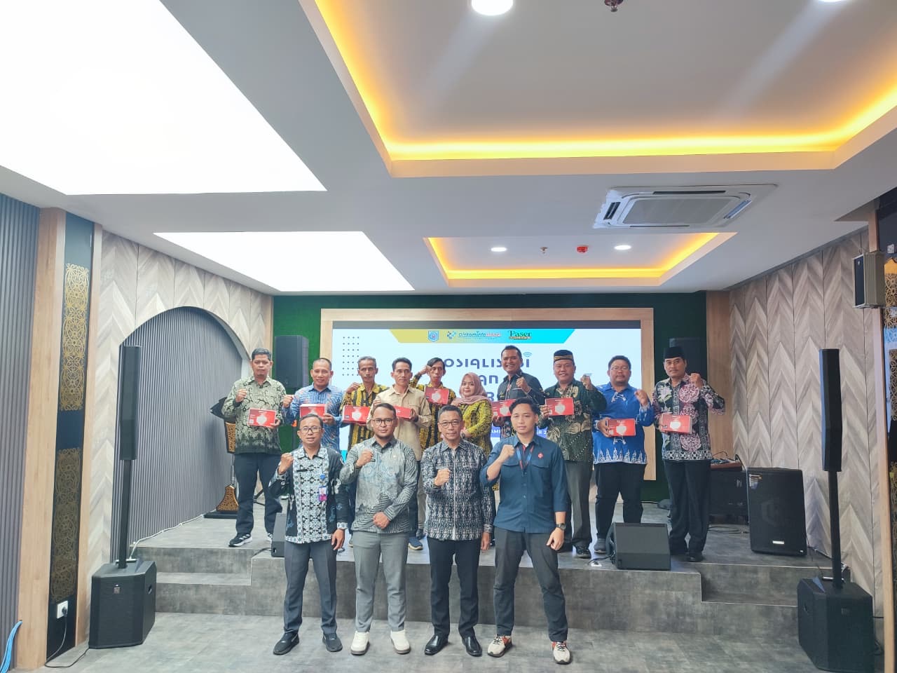 11 Desa di Kabupaten Paser menerima bantuan Orbit dari Pemprov Kaltim untuk peningkatan jaringan internet, Kamis (30/10/2025).