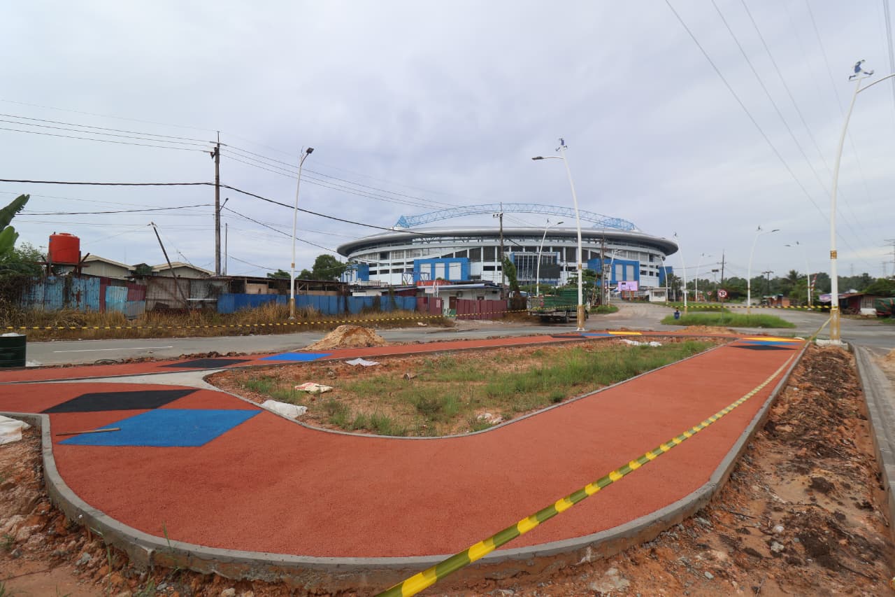 FASILITAS : Area jogging track di Stadion Batakan yang disediakan untuk masyarakat.