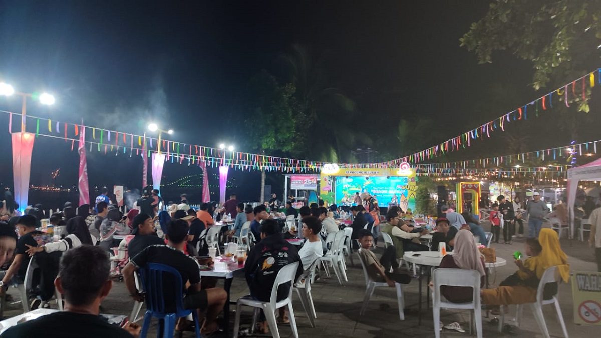 Keramaian dai Mahakam Lampion Garden