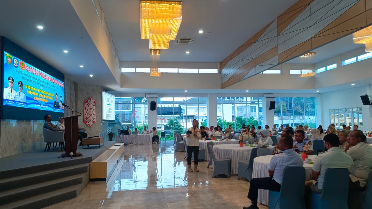 KOLABORASI: Satpol PP Samarinda gelar pembinaan ketertiban dan ketentraman umum di Gedung Arutala Bapperida, Rabu (29/10).