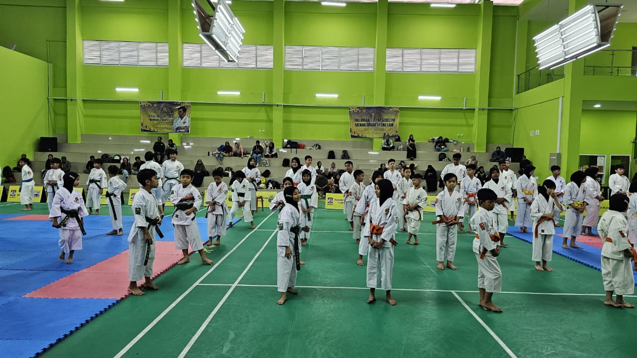 Puluhan kenshin mengikuti kejuaraan kempo di Balikpapan Tennis Stadium.