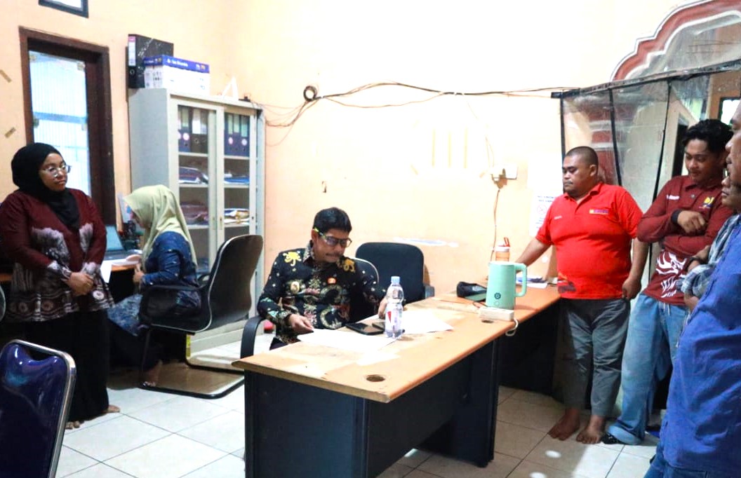 Wabup PPU Abdul Waris Muin mengunjungi UPT PUPR PPU.  &nbsp;  &nbsp;