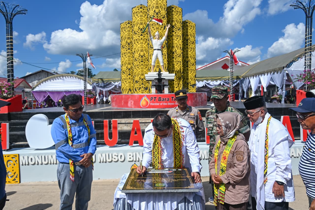 Bupati Aulia resmikan Tugu Perjuangan Muara Kaman.