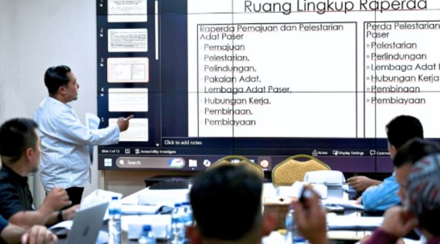 DPRD bersama pihak terkait berdiskusi mengenai regulasi pelestarian warisan budaya lokal.  &nbsp;