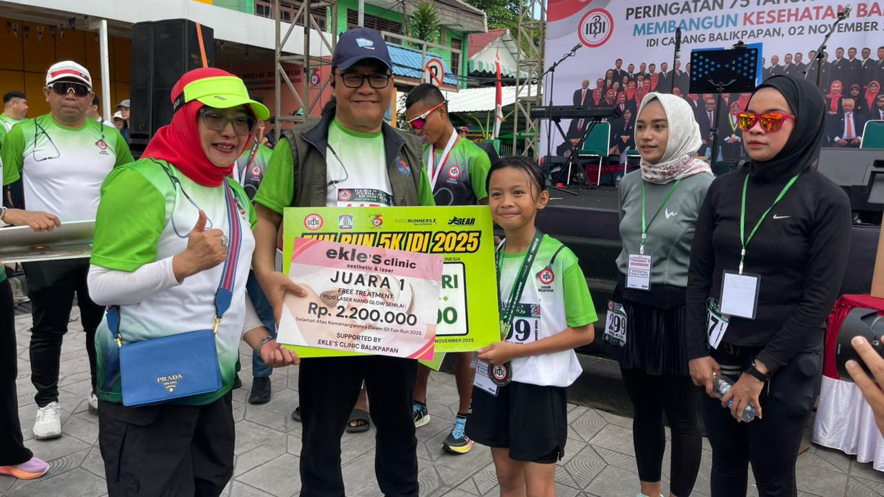 BOLEH BANGGA: Penyerahan hadiah kepada juara Fun Run 5K.