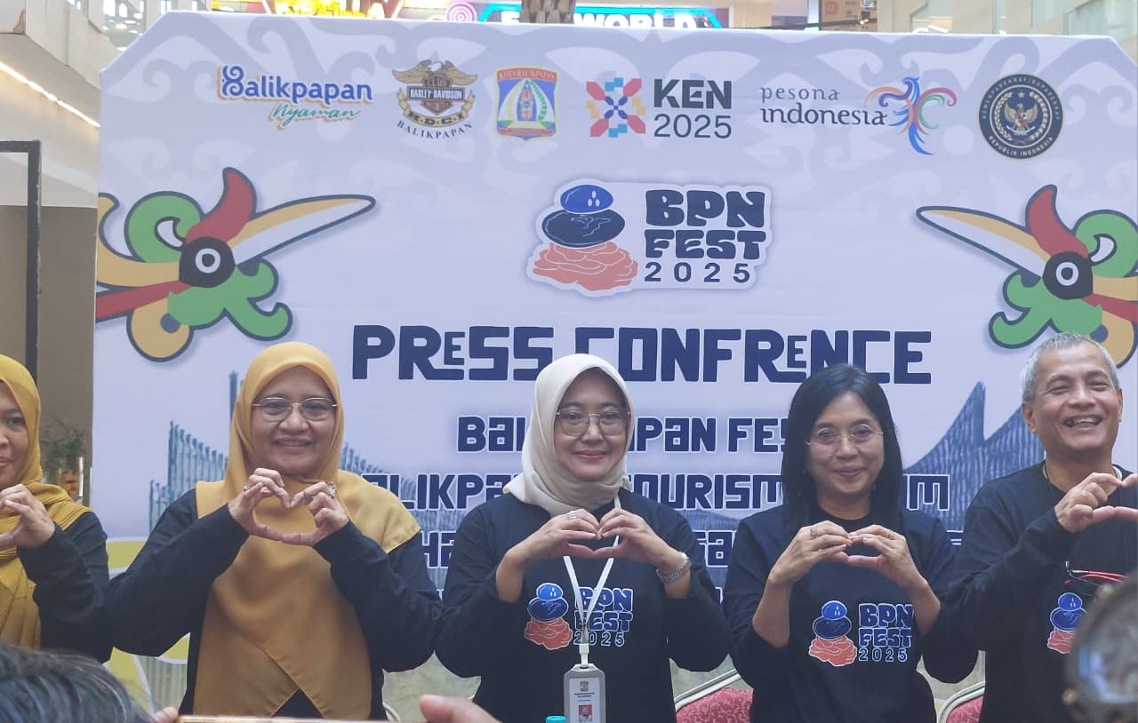 Konferensi pers event Balikpapan Fest 2025 di Atrium Plaza Balikpapan, Senin (3/11). (FOTO DINA ANGELINA/KP)