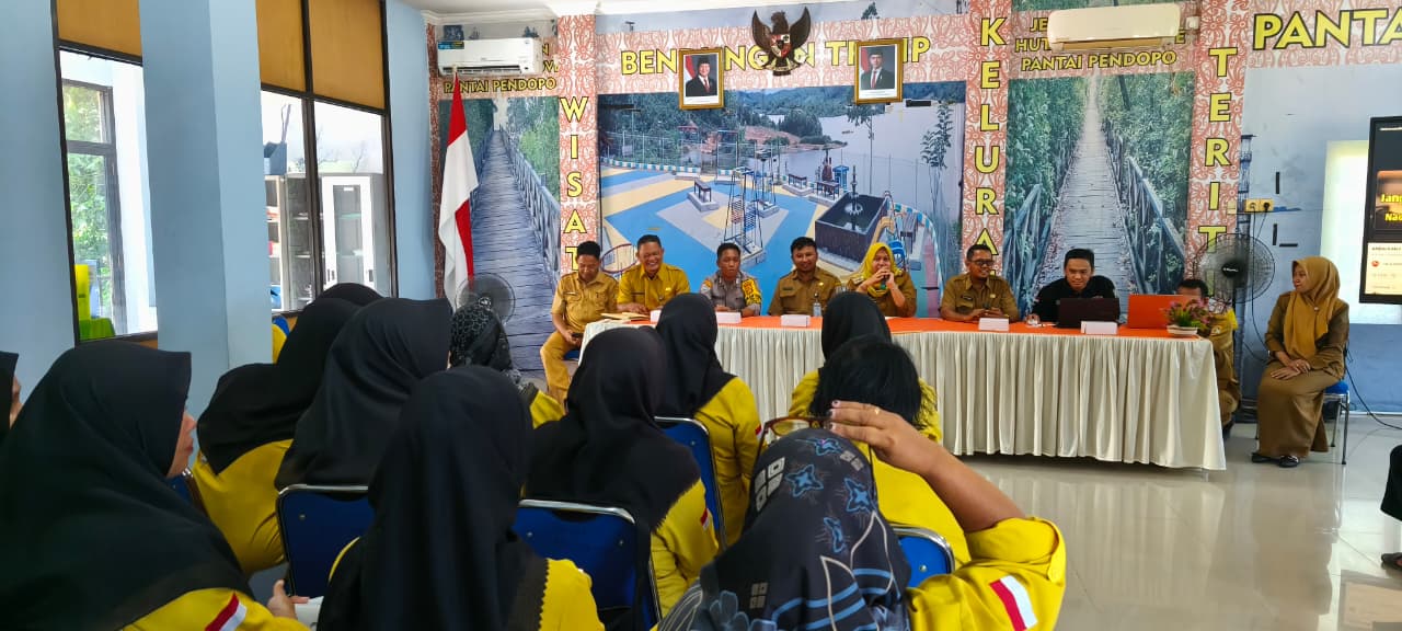 Lurah Teritip Sheli Seftiana Ningrum mengapresiasi semangat para ketua RT yang aktif memberikan masukan dan usulan untuk kemajuan wilayah.