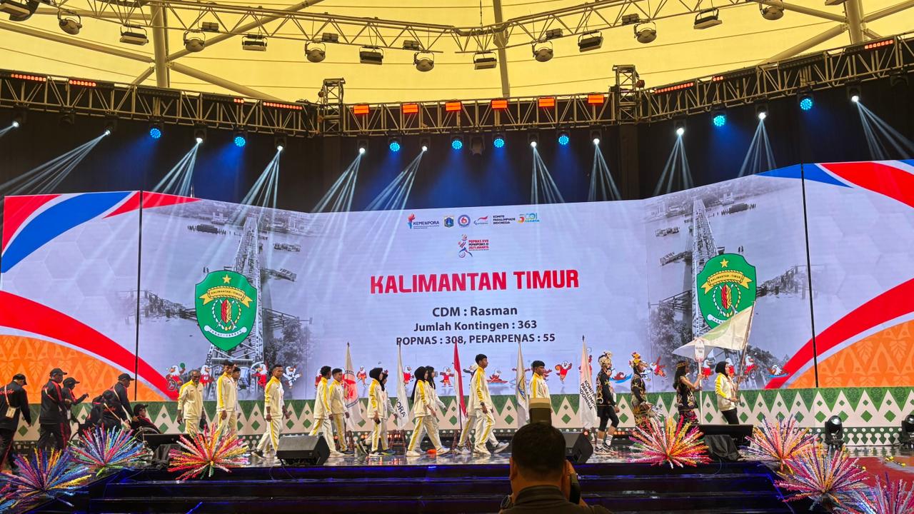 SIAP BERTANDING: Kontingen Kaltim saat menghadiri upacara pembukaan Popnas dan Peparpenas di Jakarta.
