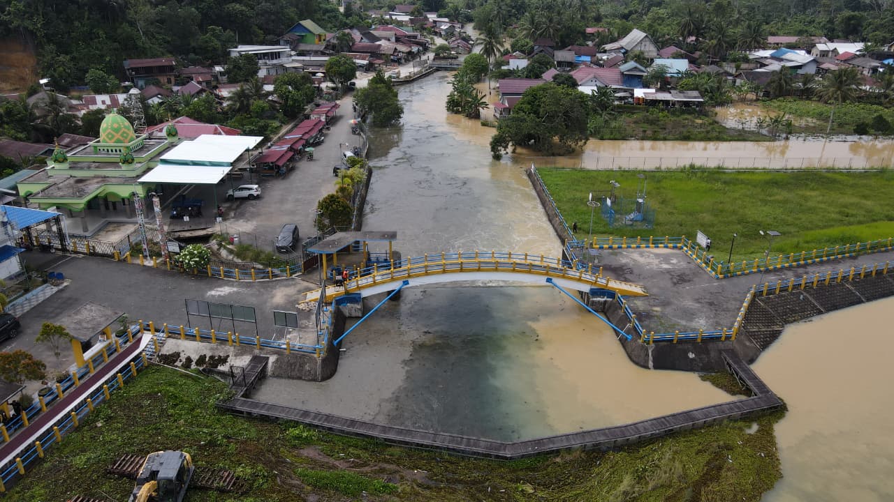 BAHAYA: Area pelimpahan Waduk Benanga di Samarinda Utara menjadi salah satu titik bahaya untuk berenang maupun memancing.