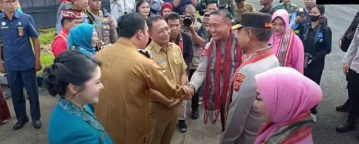 Kedatangan Kapolda Kaltim dan Pangdam VI/Mlw disambut langsung oleh Bupati Kutai Barat Frederick Edwin.