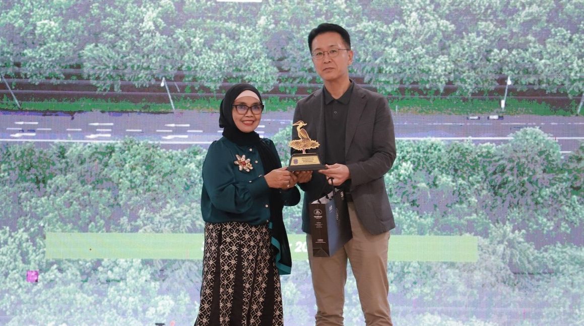 TERIMA BANTUAN: Wali Kota Bontang Neni Moerniaeni menyambut utusan dari Pemerintah Jeju terkait dengan penanganan sampah di Kota Bontang.