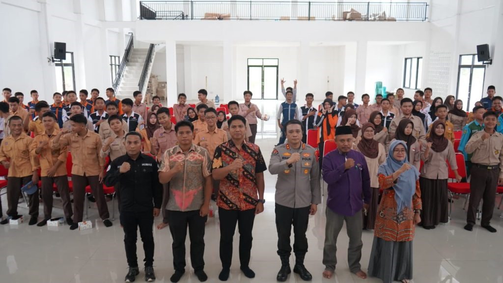 BAHAYA NARKOBA: Bid Humas Polda Kaltim memberikan pemahaman bahaya narkoba baik dari sisi hukum, kesehatan, maupun sosial.