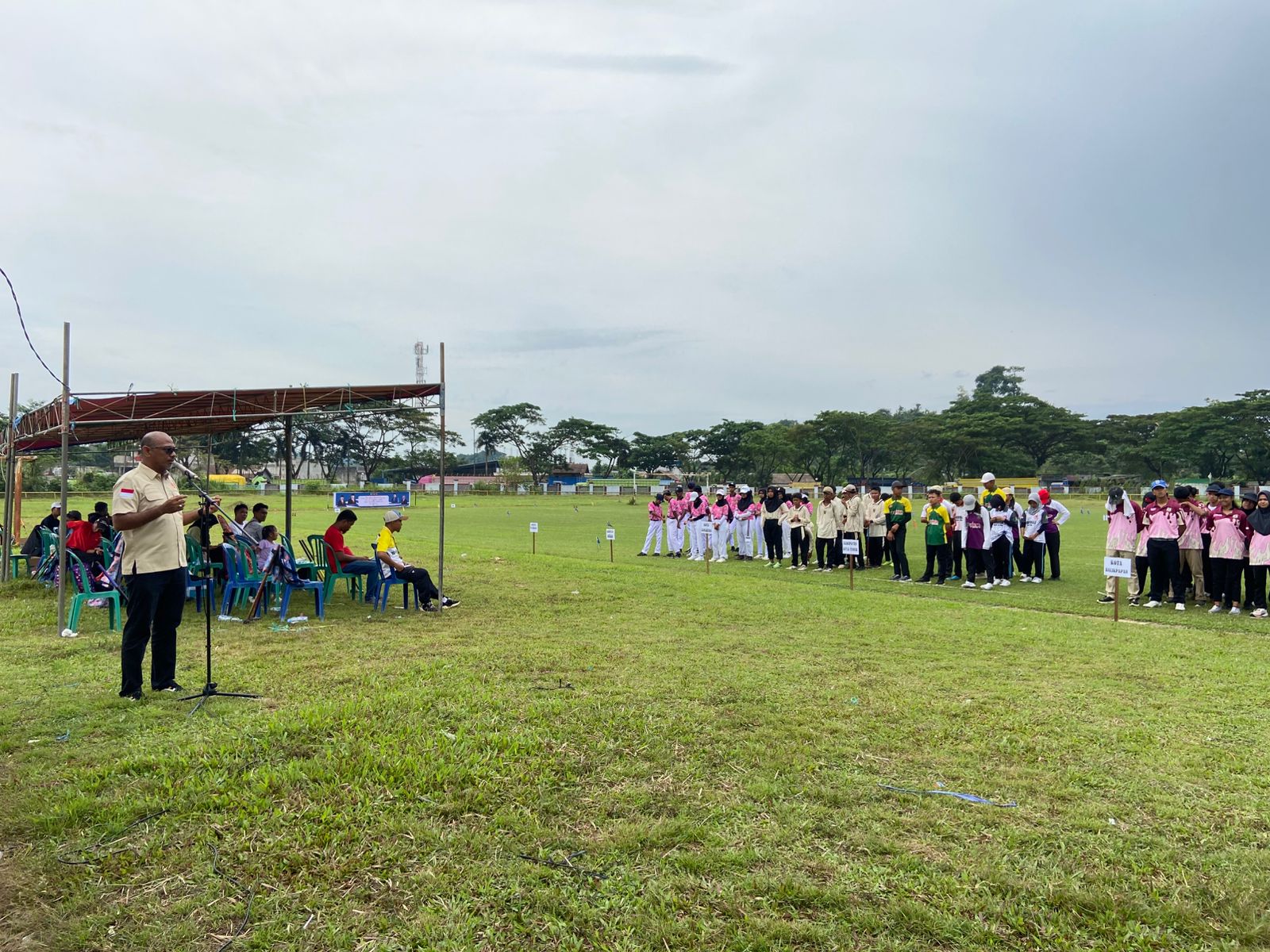 Wakil Ketua III KONI Kaltim, Firmanuddin Djafar, membuka Kejurprov Woodball Junior dan BK Porprov 2025, Selasa (4/11/2025) di Lapangan Sepak Bola, kompleks GOR Palaran, Samarinda.