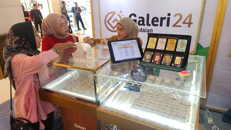 PACU INFLASI: Harga emas perhiasan naik seiring dengan tren kenaikan harga emas dunia yang masih berlanjut, di tengah meningkatnya permintaan dari masyarakat yang turut menyumban inflasi.