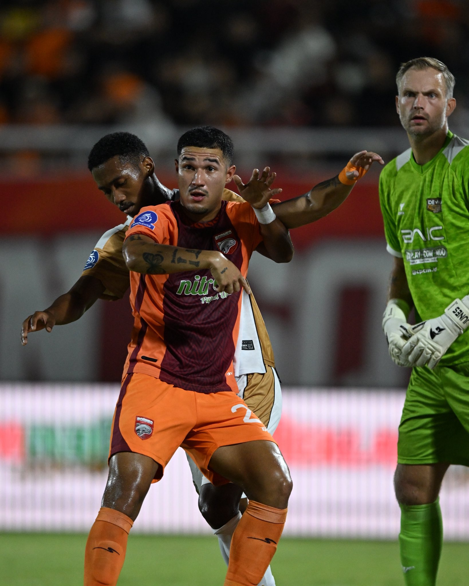 Borneo FC  vs Dewa United skor 1-0 di babak pertama.