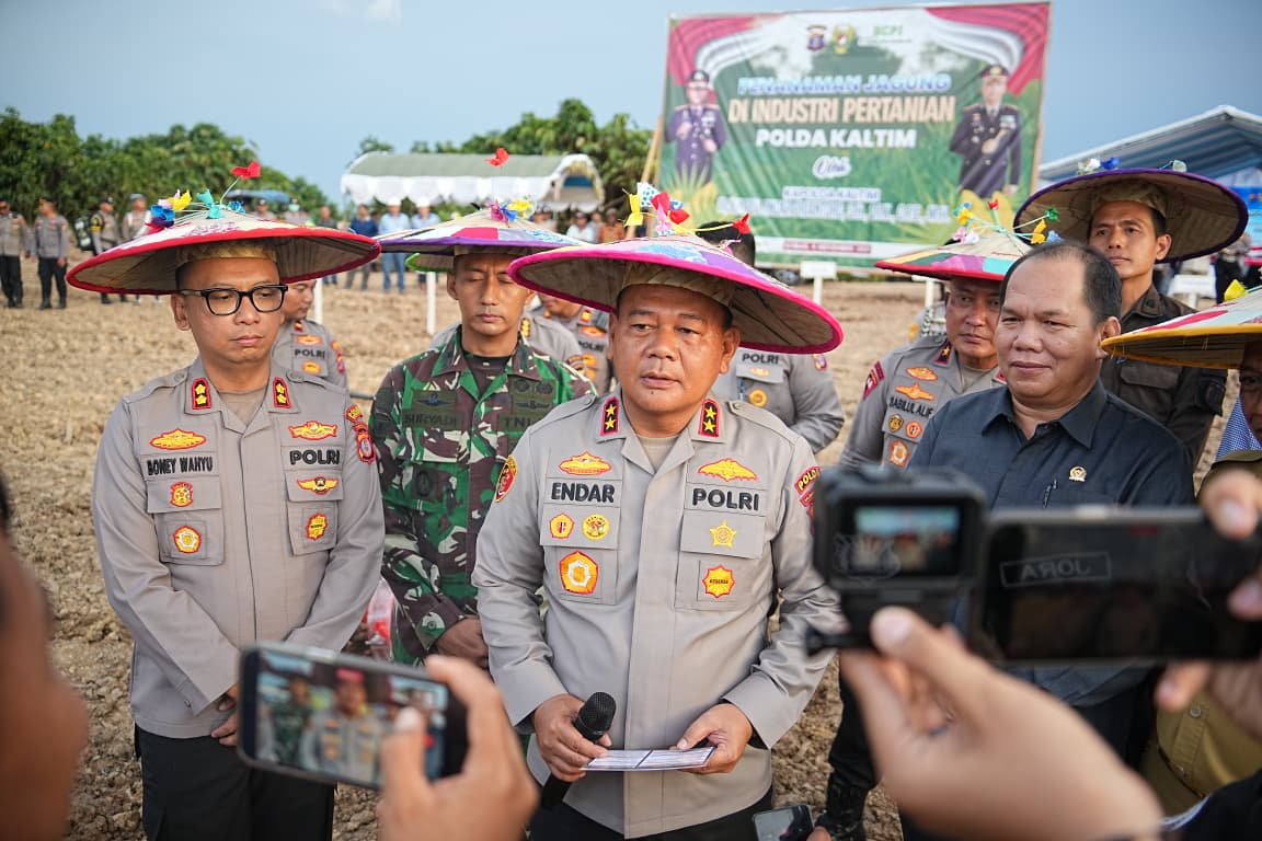 KETAHANAN PANGAN: Dukung ketahanan pangan, Kapolda Kaltim Irjen Pol Endar Priantoro meluncurkan program industri pertanian dan penanaman jagung serentak.