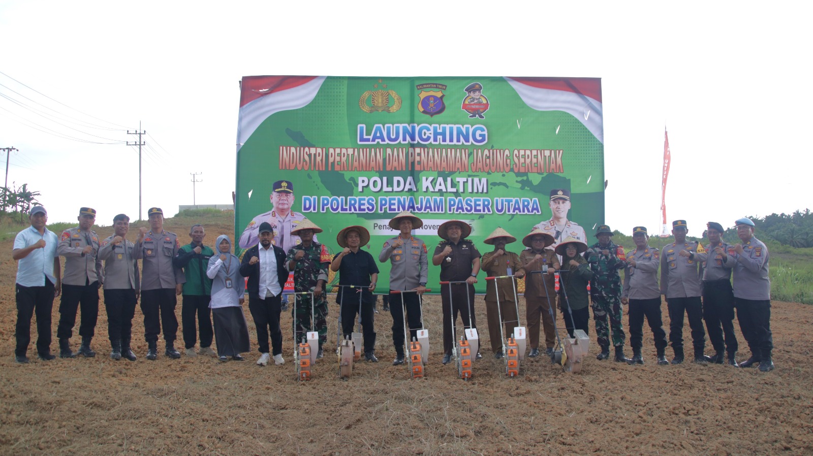 KETAHANAN PANGAN: Sinergi Polres PPU, TNI, Badan Bank Tanah, Pemkab, tanam jagung serentak untuk tercipta ketahanan pangan.