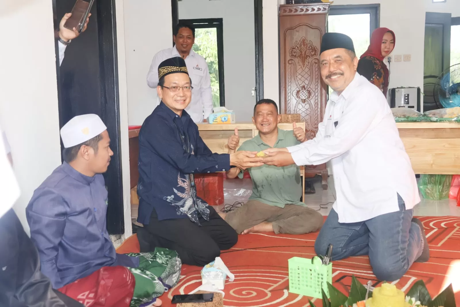 Direktur PT BTW PPU, Zaenul Arifin (baju putih) dalam sebuah acara.