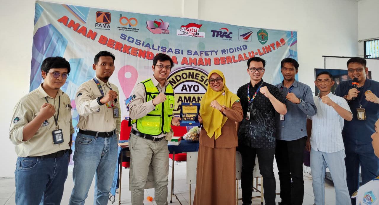 MANDATORY PROGRAM: Edukasi kepada ratusan pelajar SMK 5 Balikpapan yang menjadi sekolah binaan PAMA BPOP terkait keselamatan berkendara sebagai bagian dari mandatory program CSR PAMA 2025.