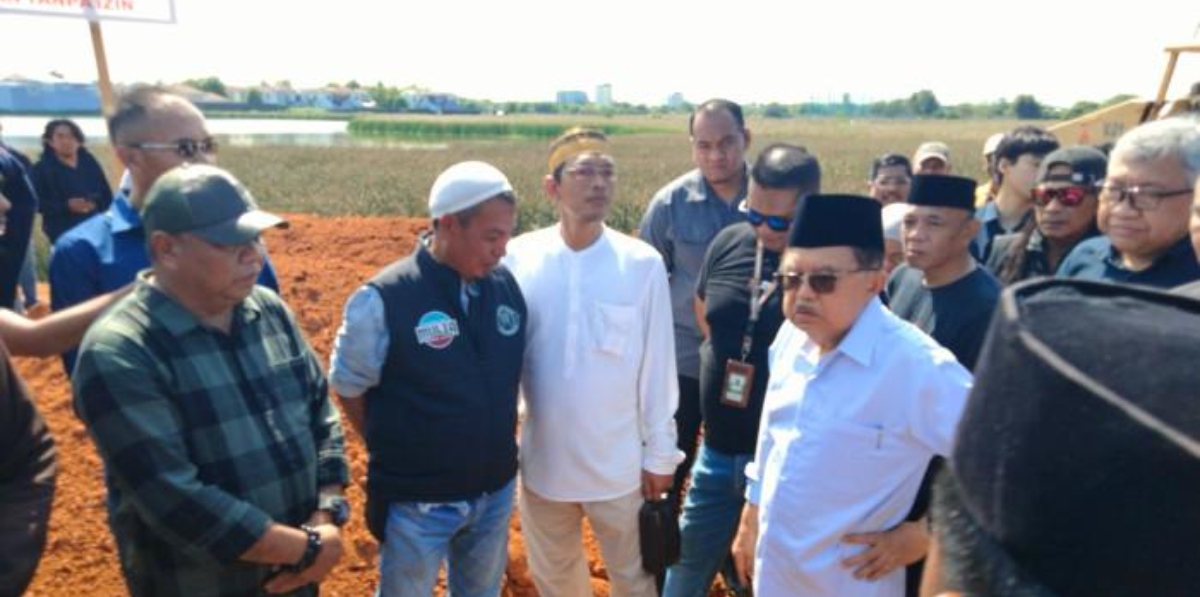Jusuf Kalla saat meninjau lahan miliknya di kawasan Metro Tanjung Bunga, Makassar, Rabu (5/11/2025).