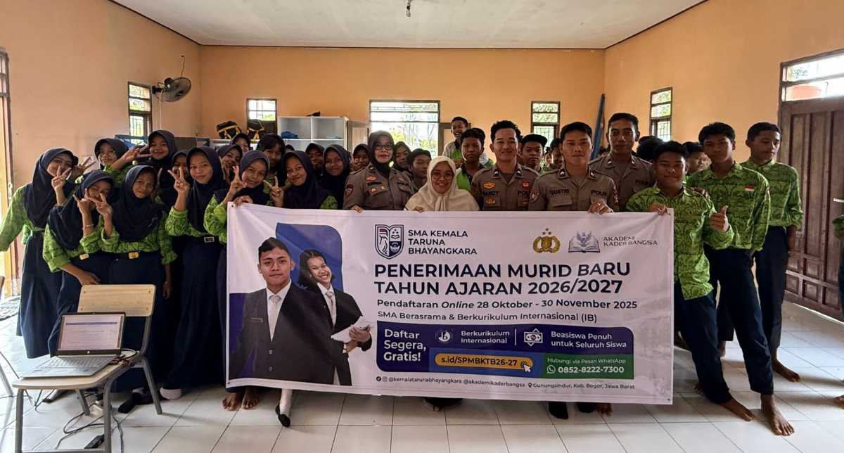 ASRAMA: Personel Polres PPU saat memperkenalkan sekolah berbasis asrama kepada pelajar di daerah ini. (Ist)