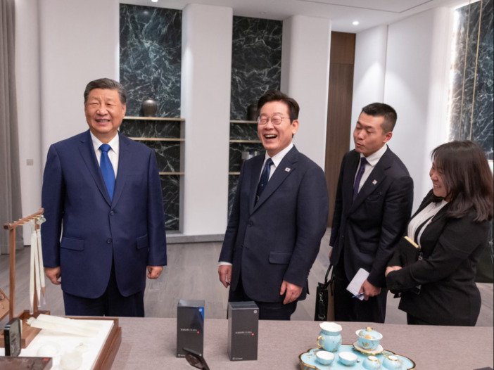 Presiden China Xi Jinping dan Presiden Korsel Lee Jae.