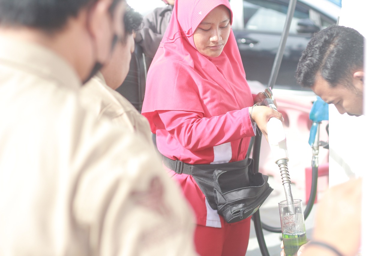 CEK SPBU: KUKM Perindag PPU melakukan pengawasan ke salah satu bahan BBM jenis solar di SPBU Nipah-Nipah, Jumat (7/11/2025)