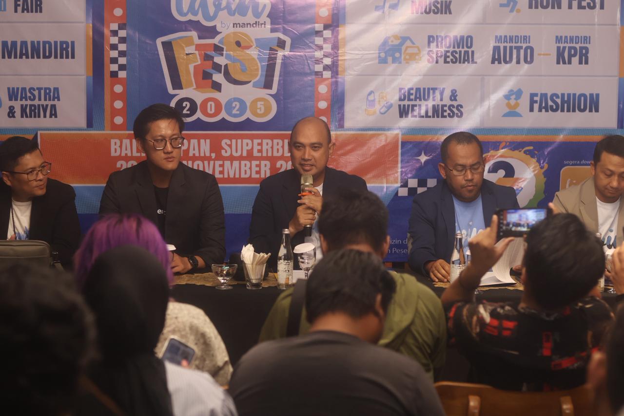 BAKAL MERIAH: Agus Kurniawan bersama jajaran manajemen Bank Mandiri memberikan keterangan terkait kesiapan mereka menggelar Livin&rsquo; Fest 2025 Balikpapan, 20-23 November mendatang.&nbsp;