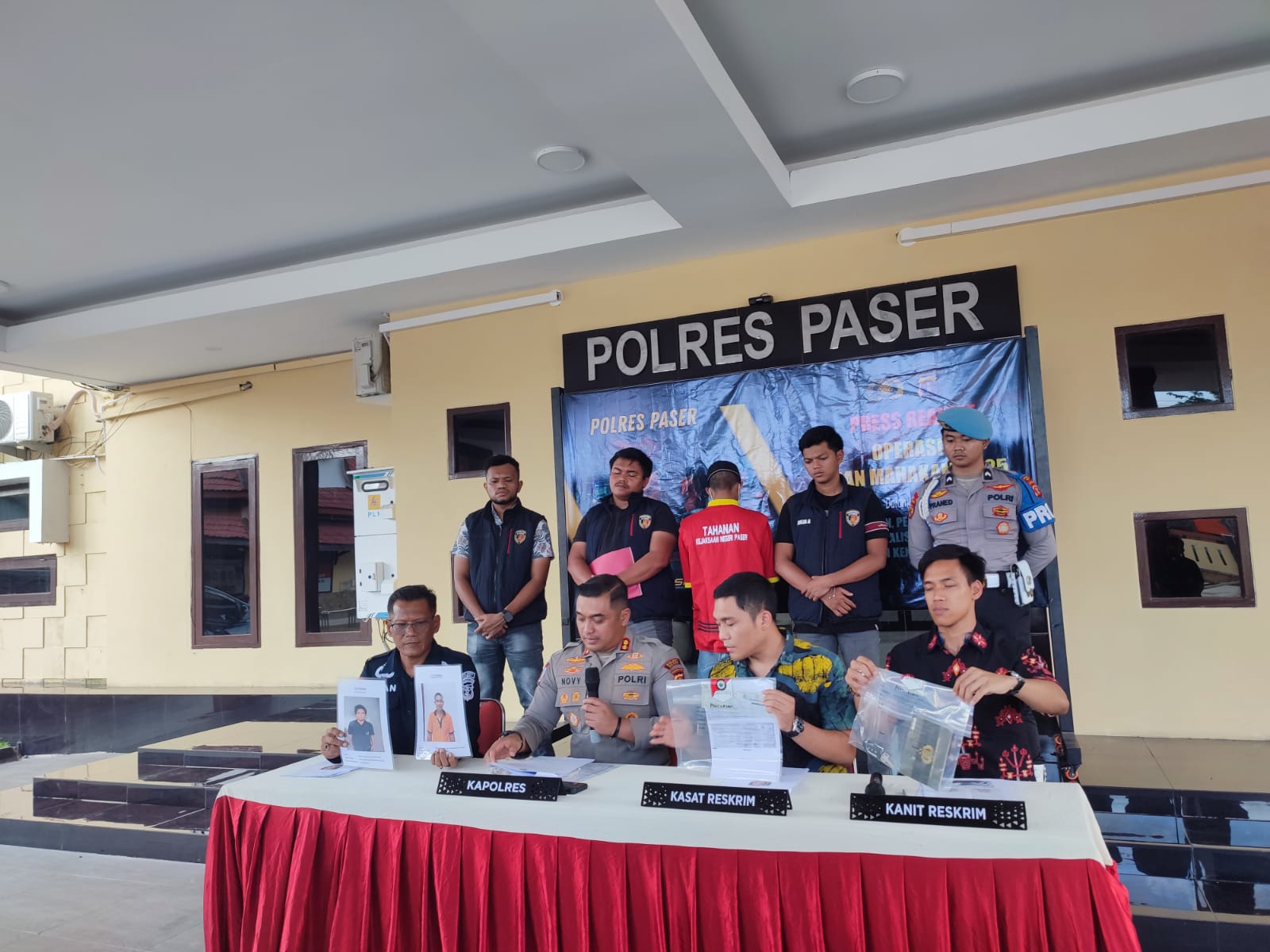 Tiga tersangka terjaring dalam Operasi Jarang 2025 di Polres Paser, Jum