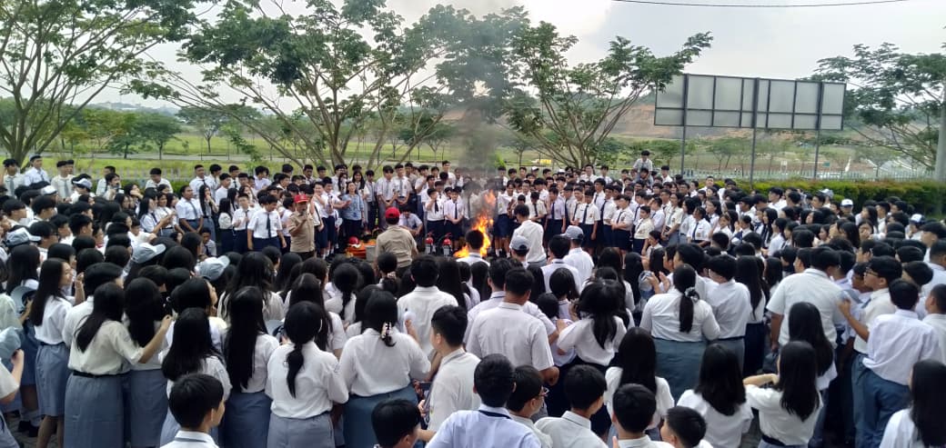 PROGRAM: Pelatihan memadamkan api dilingkungan sekolah melalui sosialisasi program Satuan Pendidikan Aman Bencana (SPAB) agar dalam menghadapi bencana waarga sekolah sudah memiliki kesiapsiagaan.