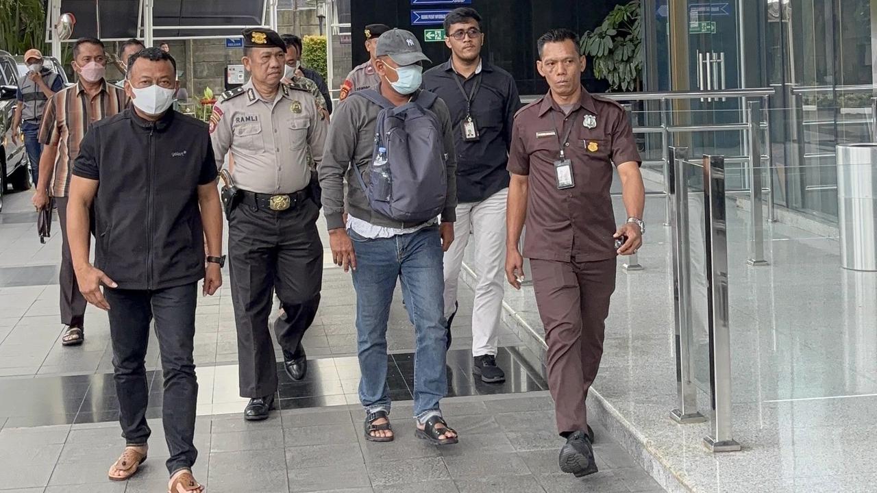 OTT: KPK saat melakukan OTT kepada Bupati Ponorogo, Jatim, dan sejumlah pihak lain.