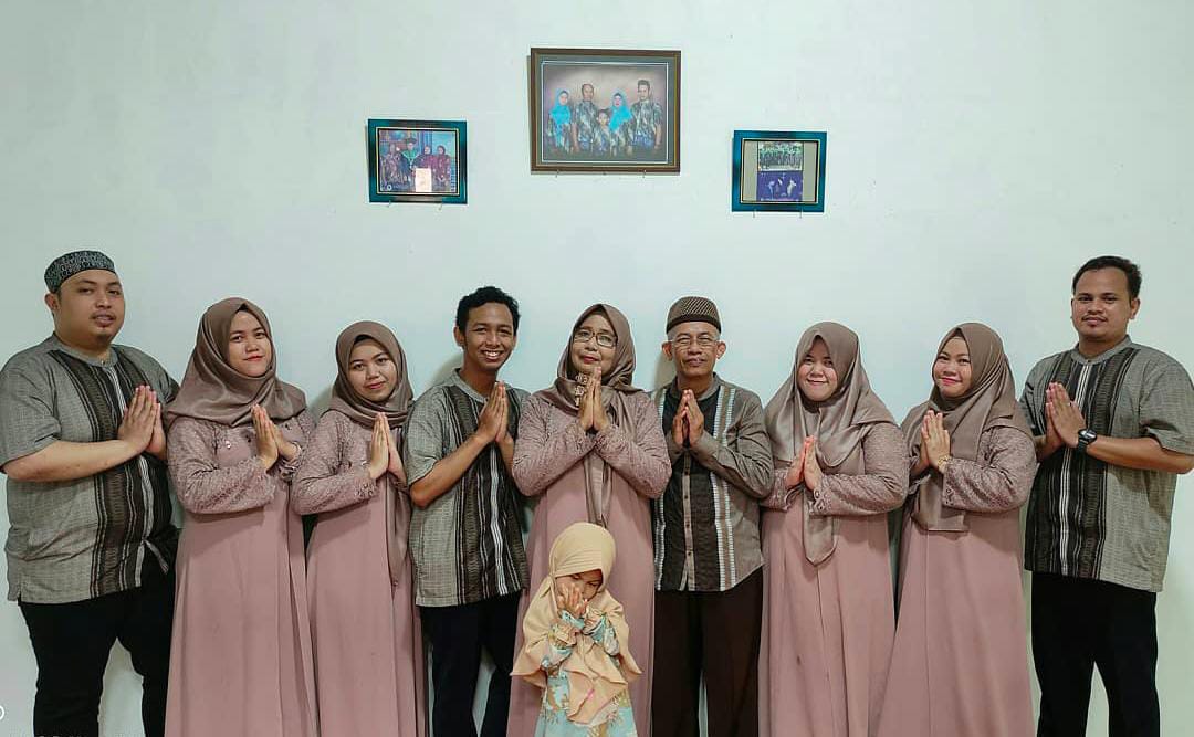 MENIKMATI KEHIDUPAN: Sulaiman selalu berusaha memenuhi kebutuhan keluarga sebagai kepala keluarga meski anak-anaknya sudah bisa mandiri.