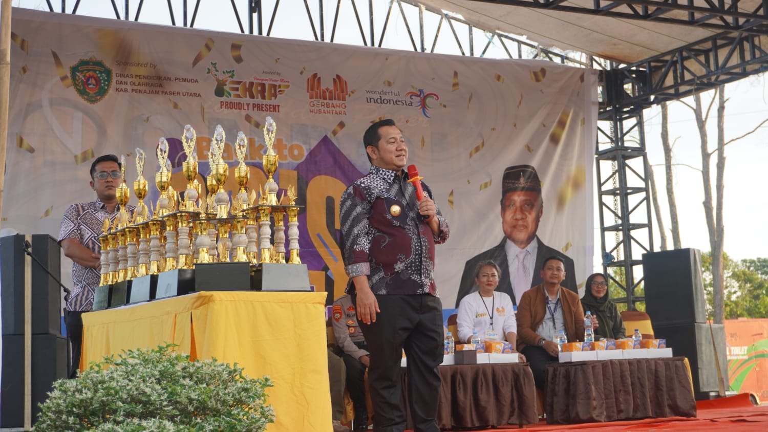 TERUS DIBUDAYAKAN: Mudyat Noor berharap permainan tradisional dapat dilestarikan generasi muda PPU.