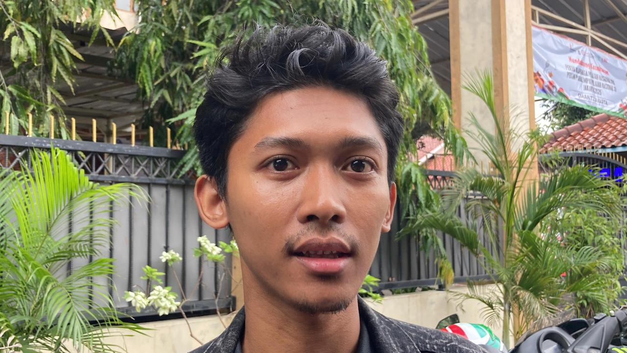 KELUARGA: Muhammad Nur Karim salah satu anggota keluarga korban ledakan di SMAN 72 Jakarta.