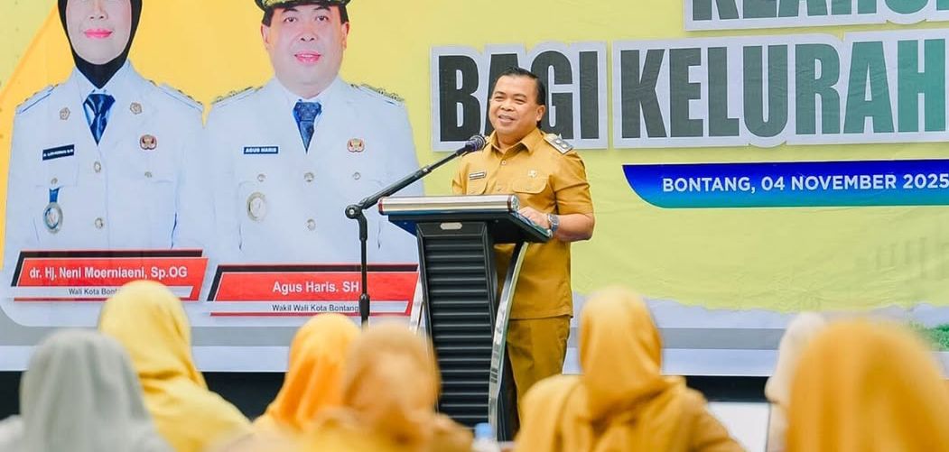 TEKANKAN KEARSIPAN: Wakil Wali Kota Bontang Agus Haris memandang perlunya pembenahan tata kelola kearsipan. FOTO: ADIEL KUNDHARA/KP