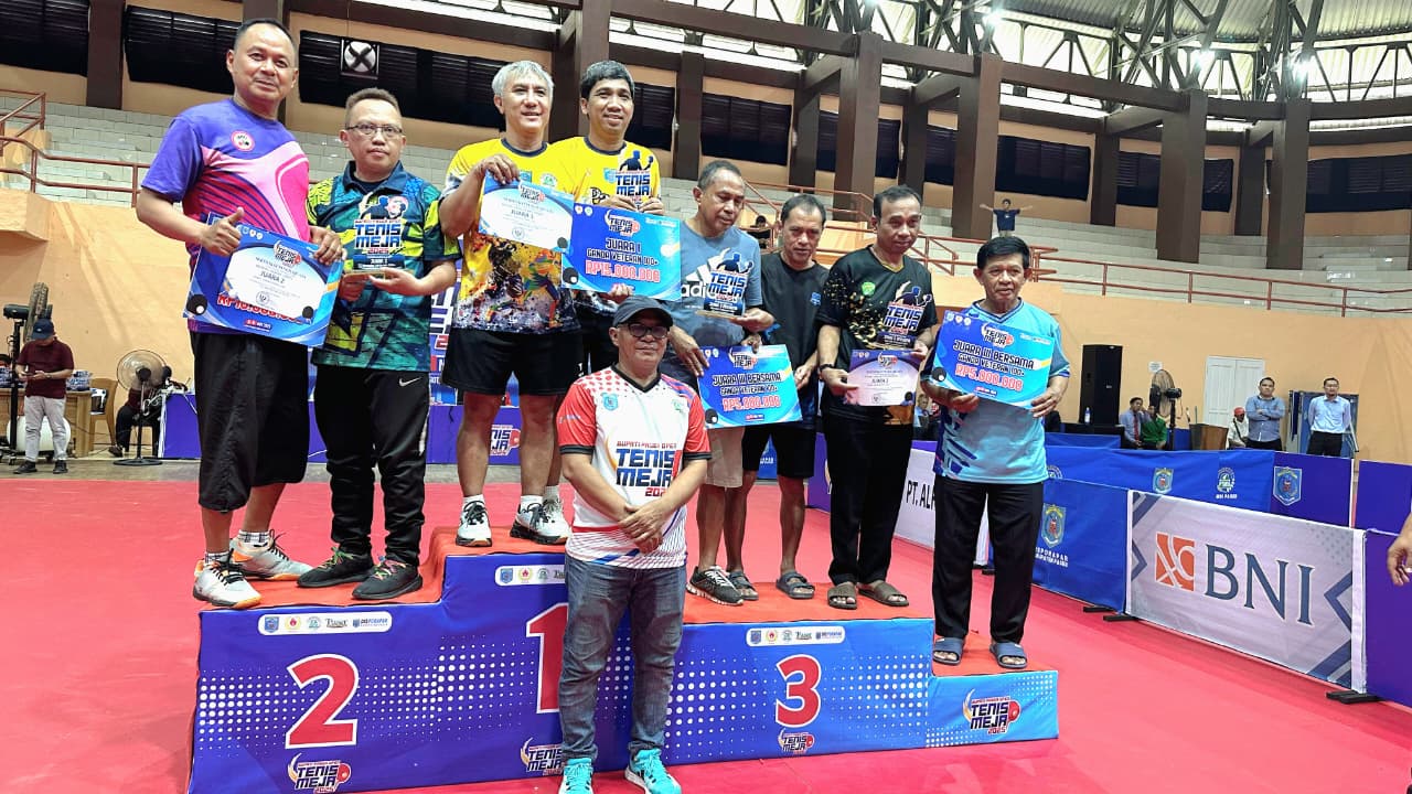 Momen penutupan Bupati Paser Open Tenis Meja 2025 pada&nbsp; Minggu (9/11/2024).