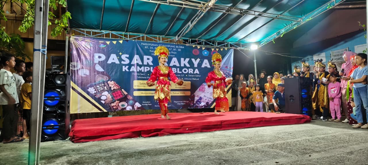Pentas Seni Kampung Blora yang digelar di RT 35, 36, 37, dan 38 Kelurahan Karang Rejo memeriahkan peringatan Hari Pahlawan.