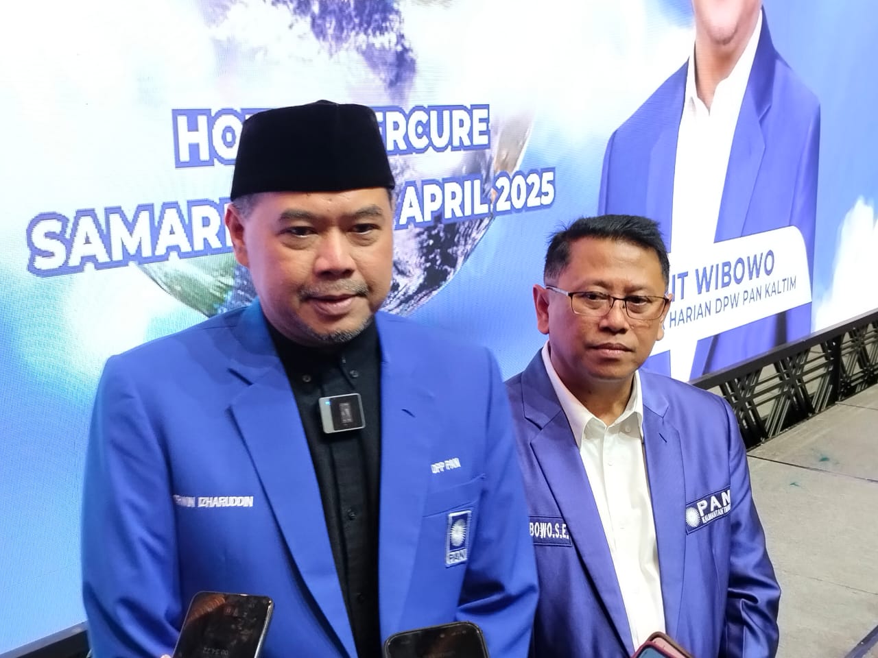 Ketua DPW PAN Kaltim Erwin Izharuddin (berpeci) bersama Ketua Harian DPW PAN Kaltim, Sigit Wibowo. (Dok/KP)