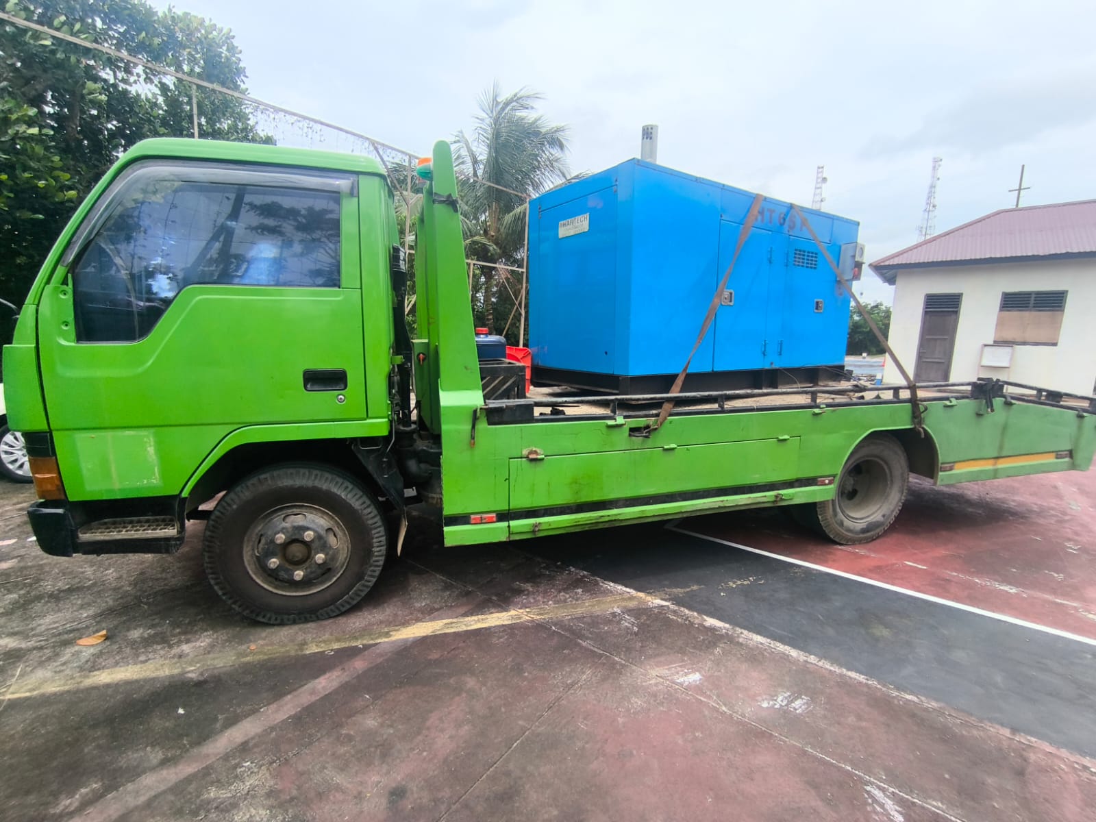 Kendaraan truk towing ini diamankan oleh Satlantas Polres Bontang pasca kejadian kecelakaan lalu lintas yang mengakibatkan salah satu pelajar meninggal dunia.