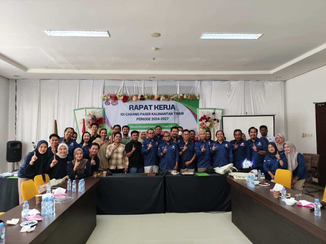 Ikatan Dokter Indonesia (IDI) Cabang Paser menggelar diskusi dengan PWI Paser terkait isu kesehatan dan media, Minggu (9/11/2025)